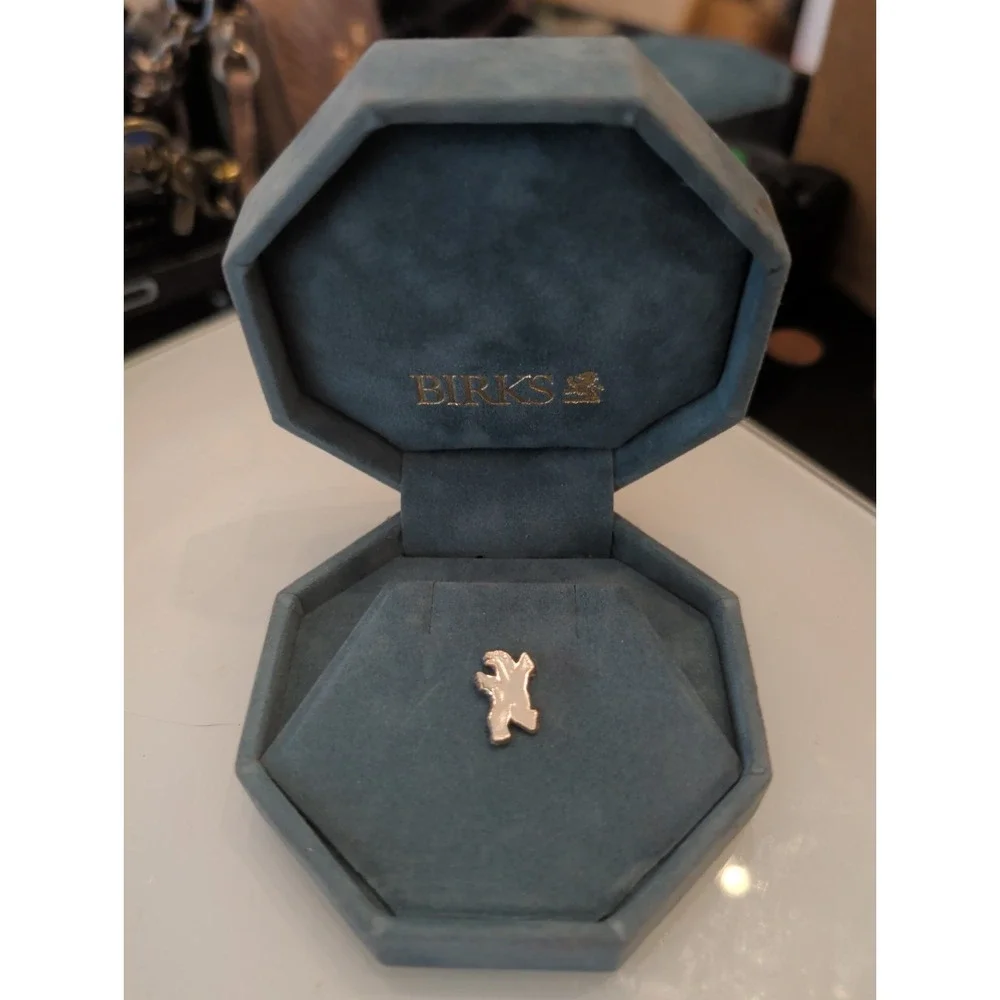 Maison Birks sterling silver dancing polar bear lapel pin in octagon velvet box